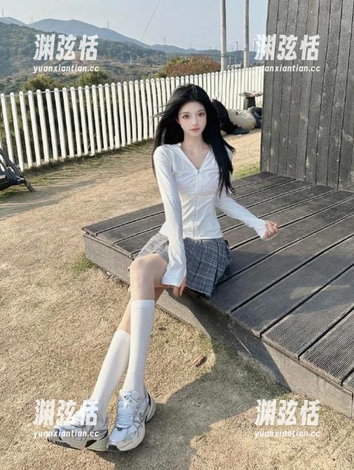 关注“www.17”网页首页，一探究竟当日最火的吃瓜话题！