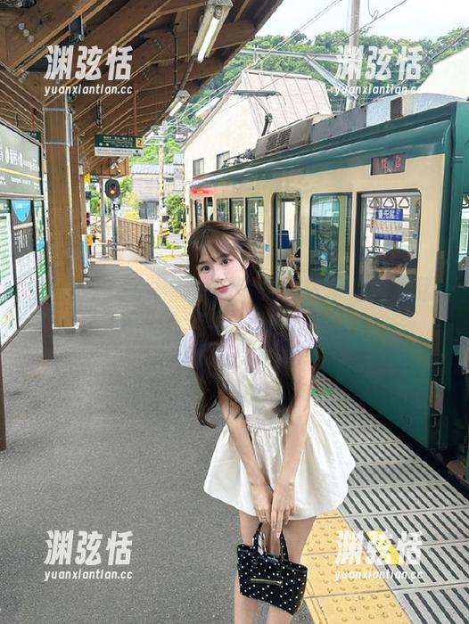 17c黑料爆料专区：登录后查看精彩视频，涨姿势的机会！