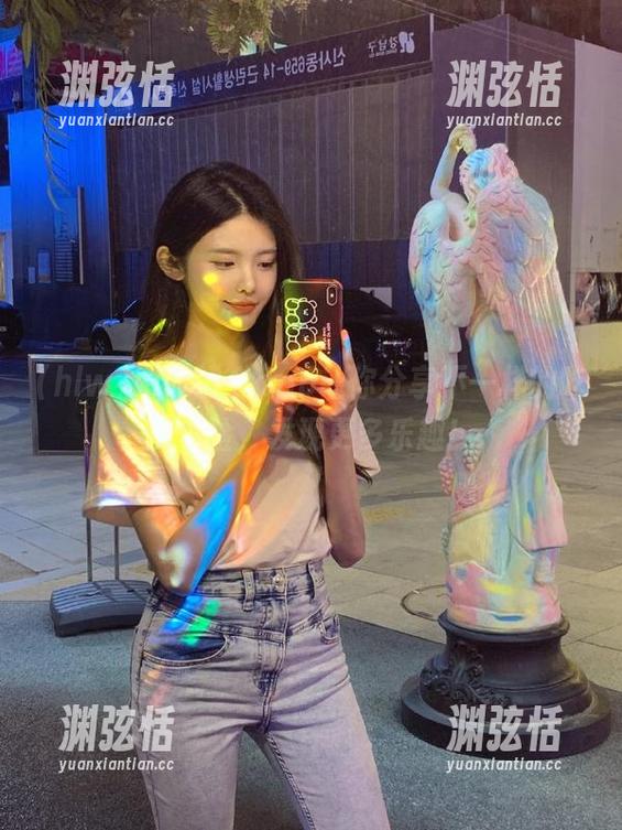 hlw这个app让你分享不一样的吃瓜体验，发现更多乐趣！