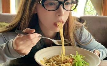 瞧瞧今天的劲爆新闻，黑料网在线观看打开，直达你心里的好奇！