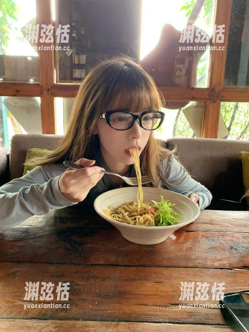 瞧瞧今天的劲爆新闻，黑料网在线观看打开，直达你心里的好奇！